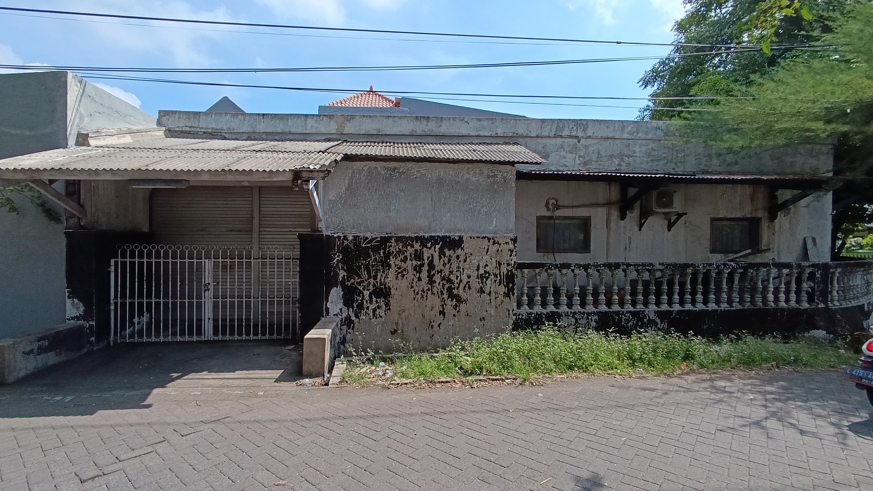 BEST DEAL ! Rumah Hook Di Jalan Utama Dekat Masjid