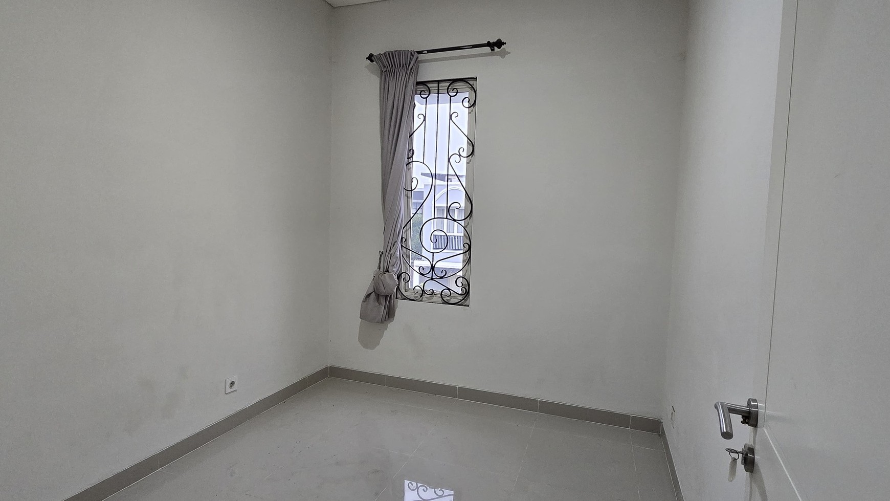 Rumah di Cluster SEVILLA PARK, Kencana Loka BSD CITY, di belakang sekolah Stella Maris