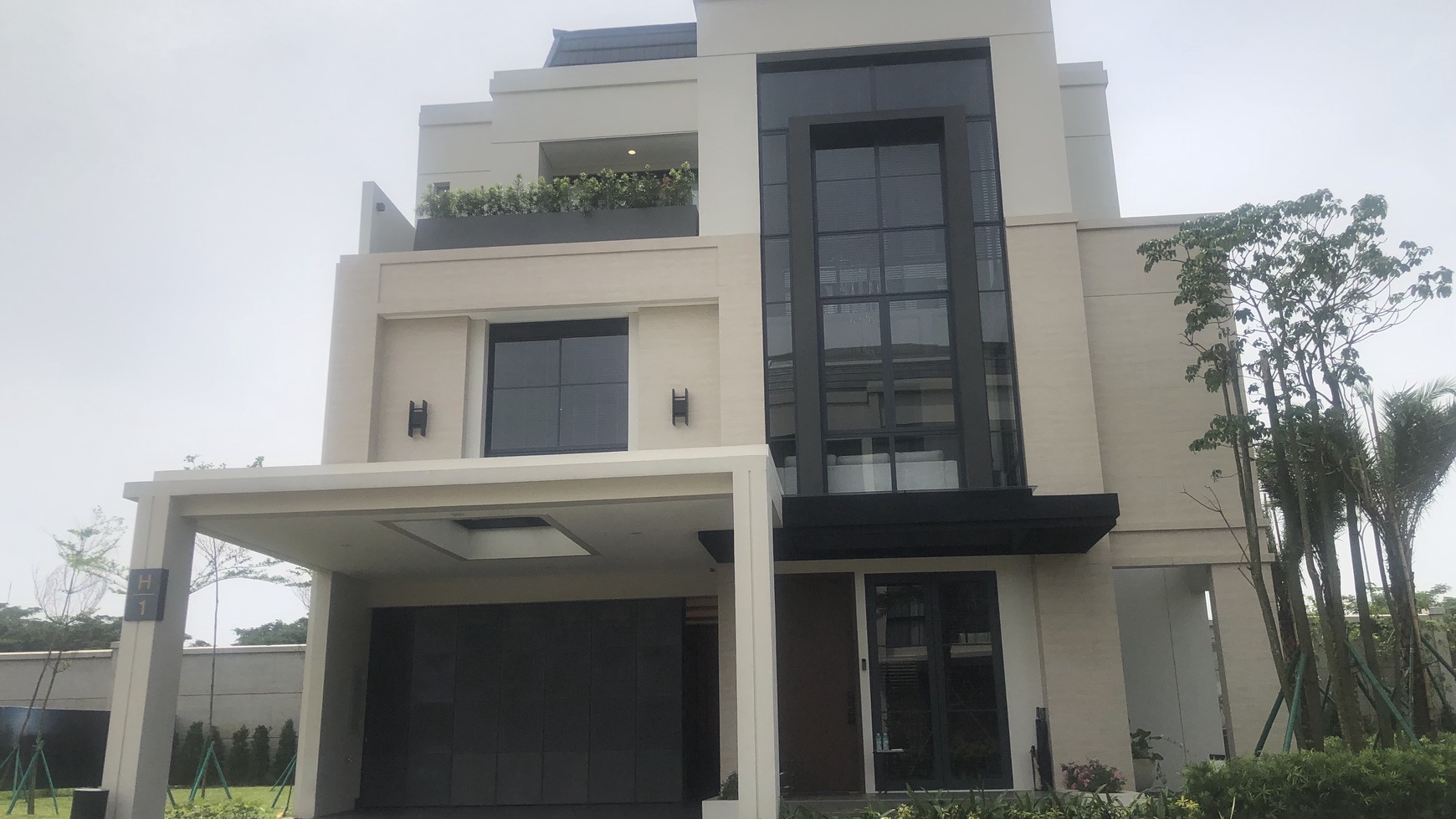 Rumah SULTAN TRESOR Type MONTEZ BSD City (E/5)