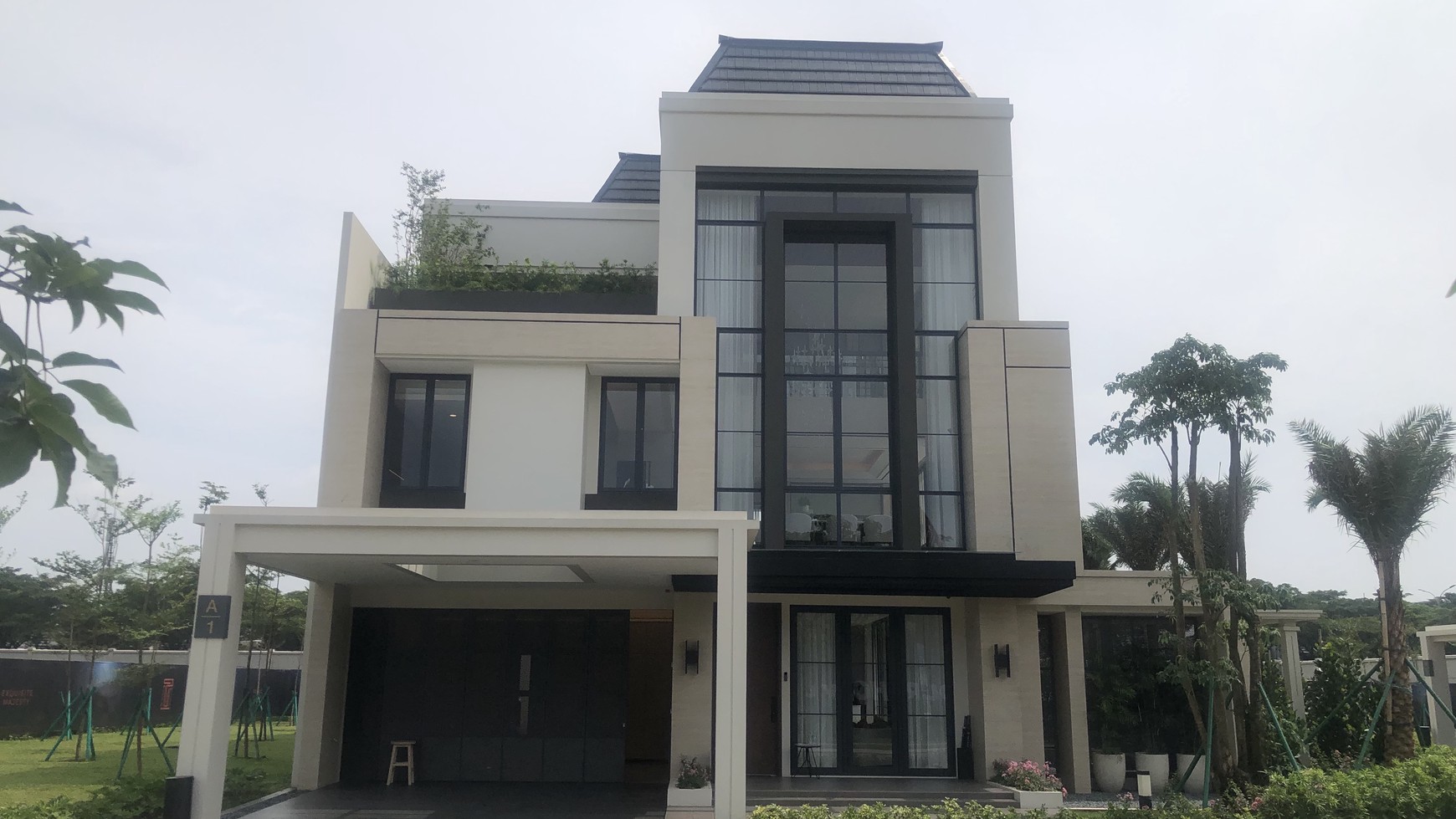 Rumah SULTAN TRESOR Type GALLANT Dengan Private Lift BSD City (B2)