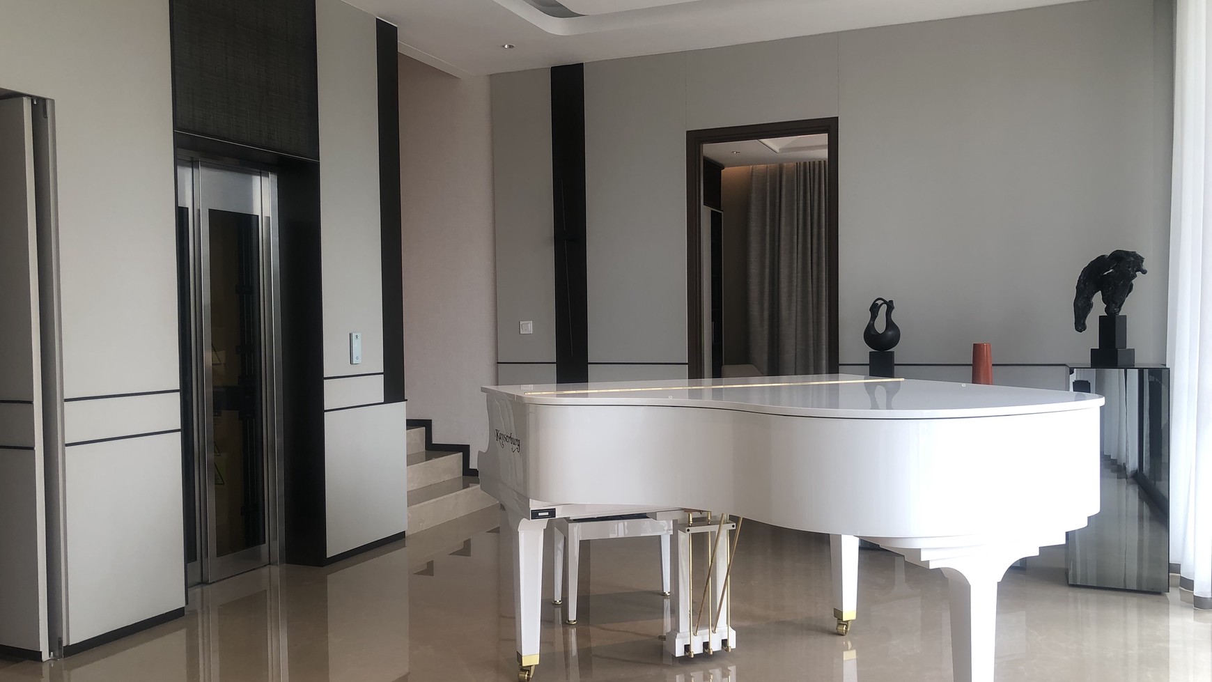 Rumah SULTAN TRESOR Type GALLANT Dengan Private Lift BSD City (B2)