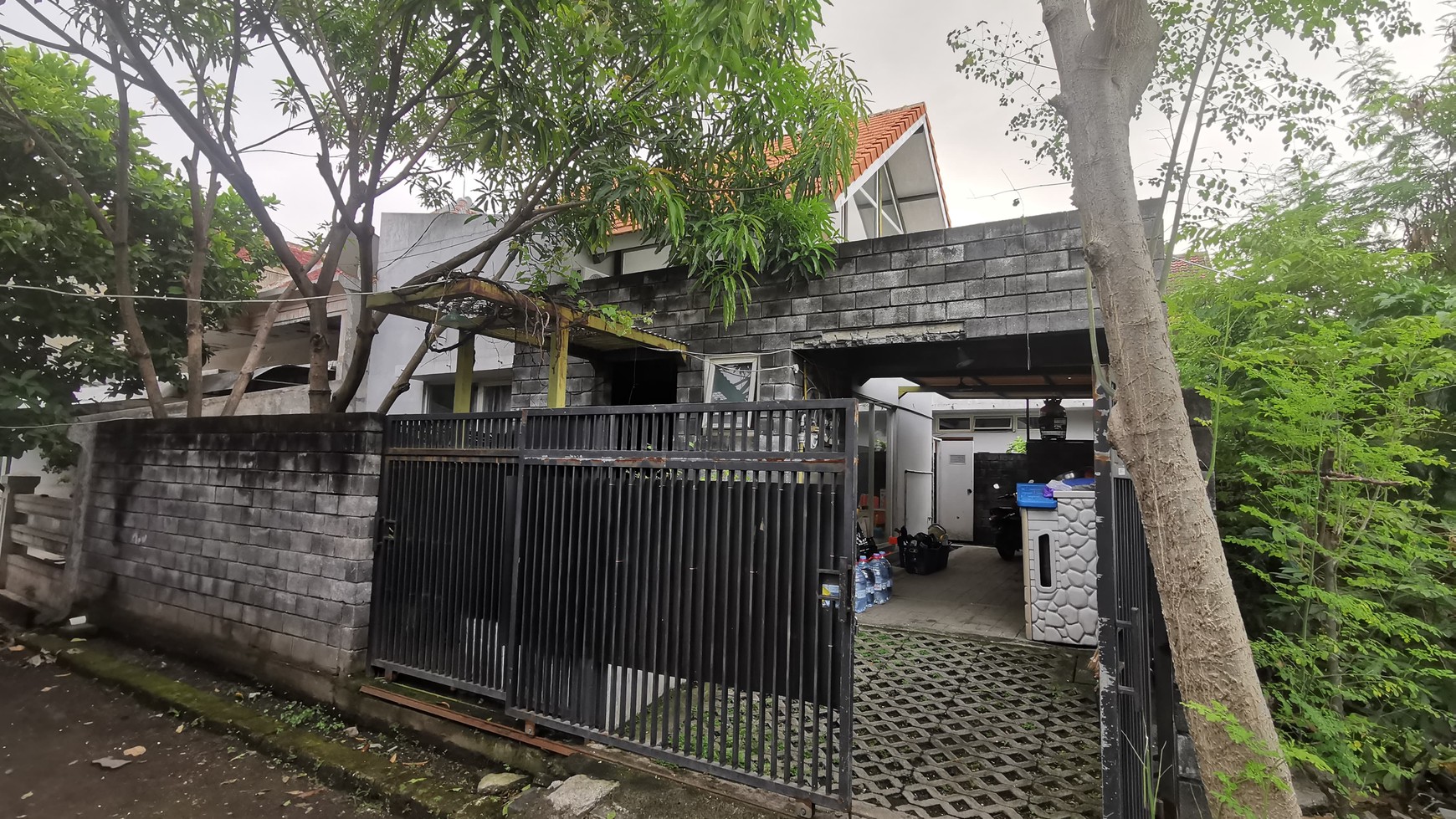 Rumah SHM 1 Lantai Halaman Luas Surabaya Timur