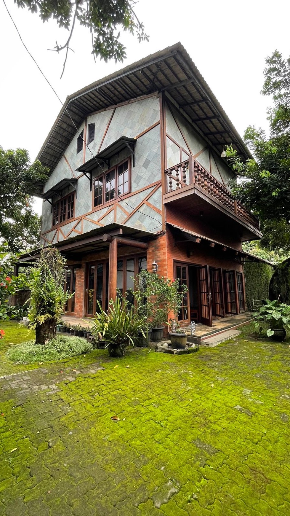 Rumah Dengan Tanah Luas Dekat Cipete Raya Jakarta Selatan