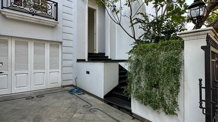 Rumah Mewah 3 Lantai Dengan Rooftop di Cipete Jakarta Selatan