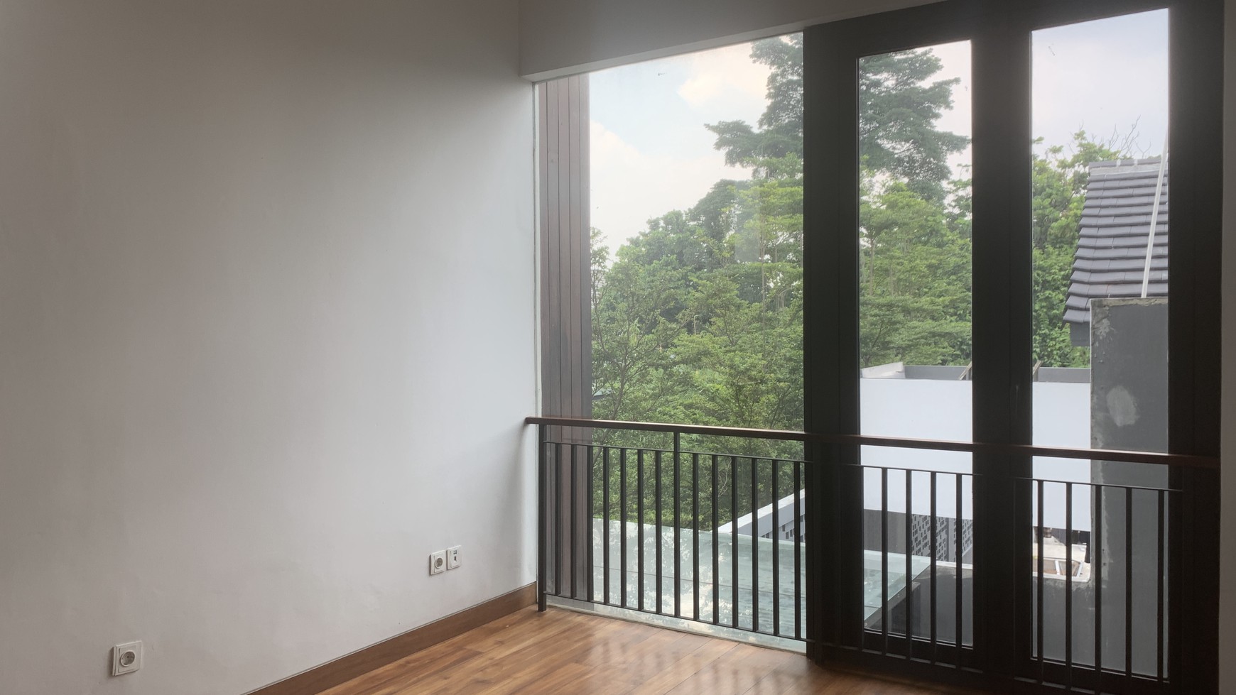 FOR RENT BEAUTIFUL AND MODERN HOUSE AT CIPETE, JAKARTA SELATAN