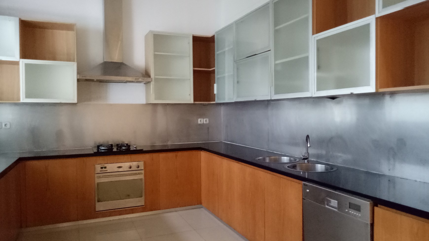 Bright, Modern and Quite House in Cipete Area