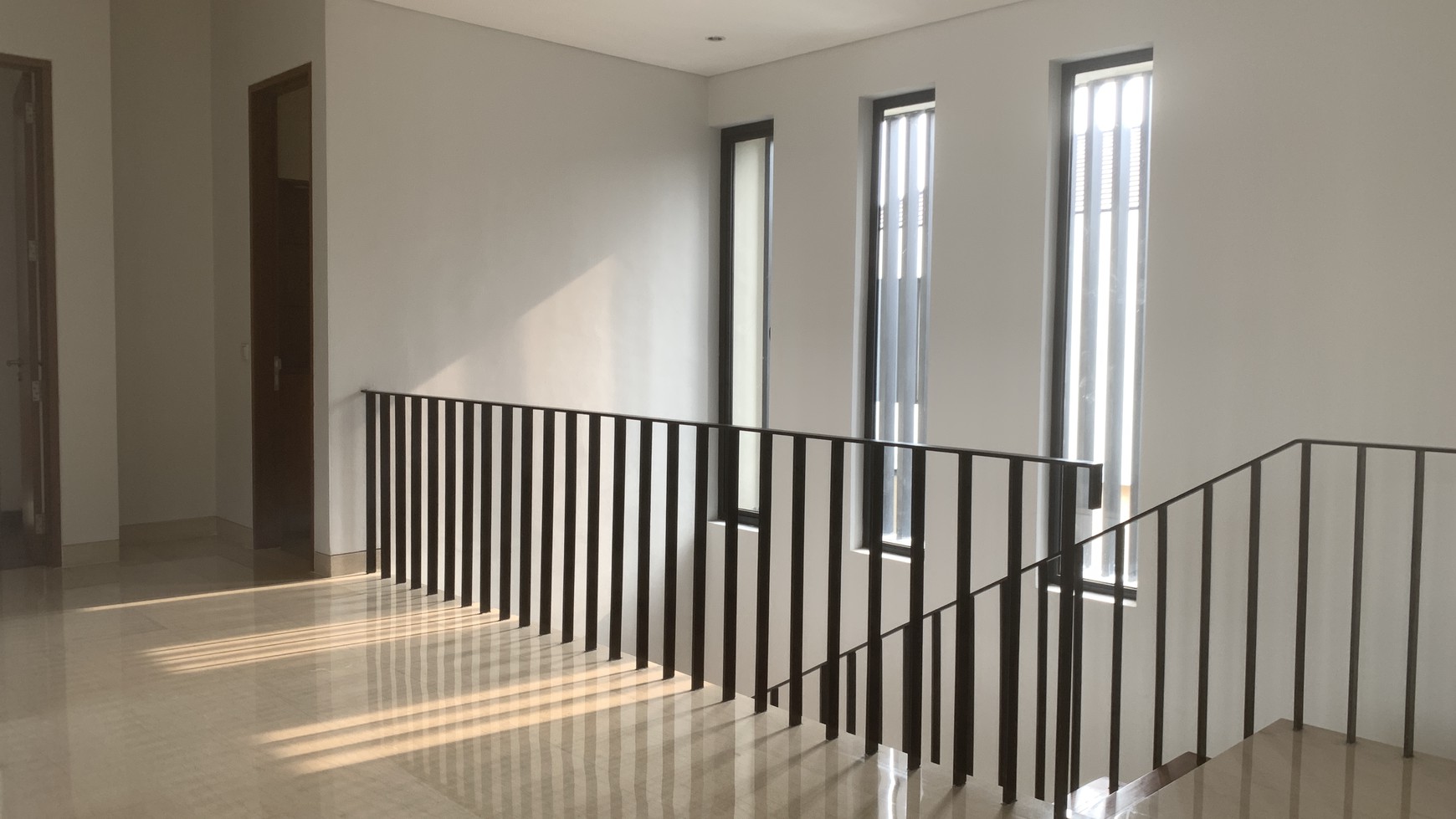 FOR RENT BEAUTIFUL AND MODERN HOUSE AT CIPETE, JAKARTA SELATAN