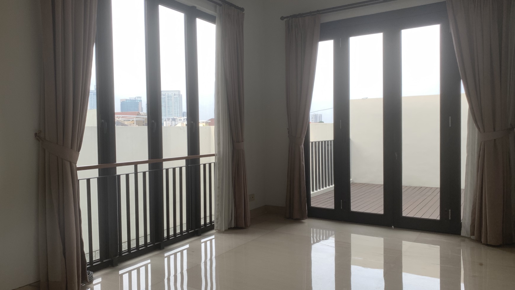 FOR RENT BEAUTIFUL AND MODERN HOUSE AT CIPETE, JAKARTA SELATAN