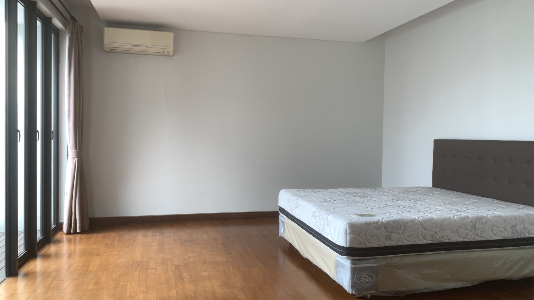 FOR RENT BEAUTIFUL AND MODERN HOUSE AT CIPETE, JAKARTA SELATAN