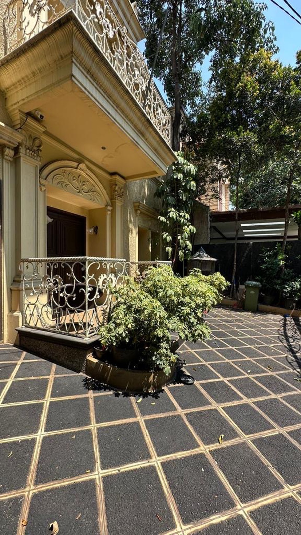 Rumah Mewah Classic Mediterranean Pondok Indah Jakarta Selatan