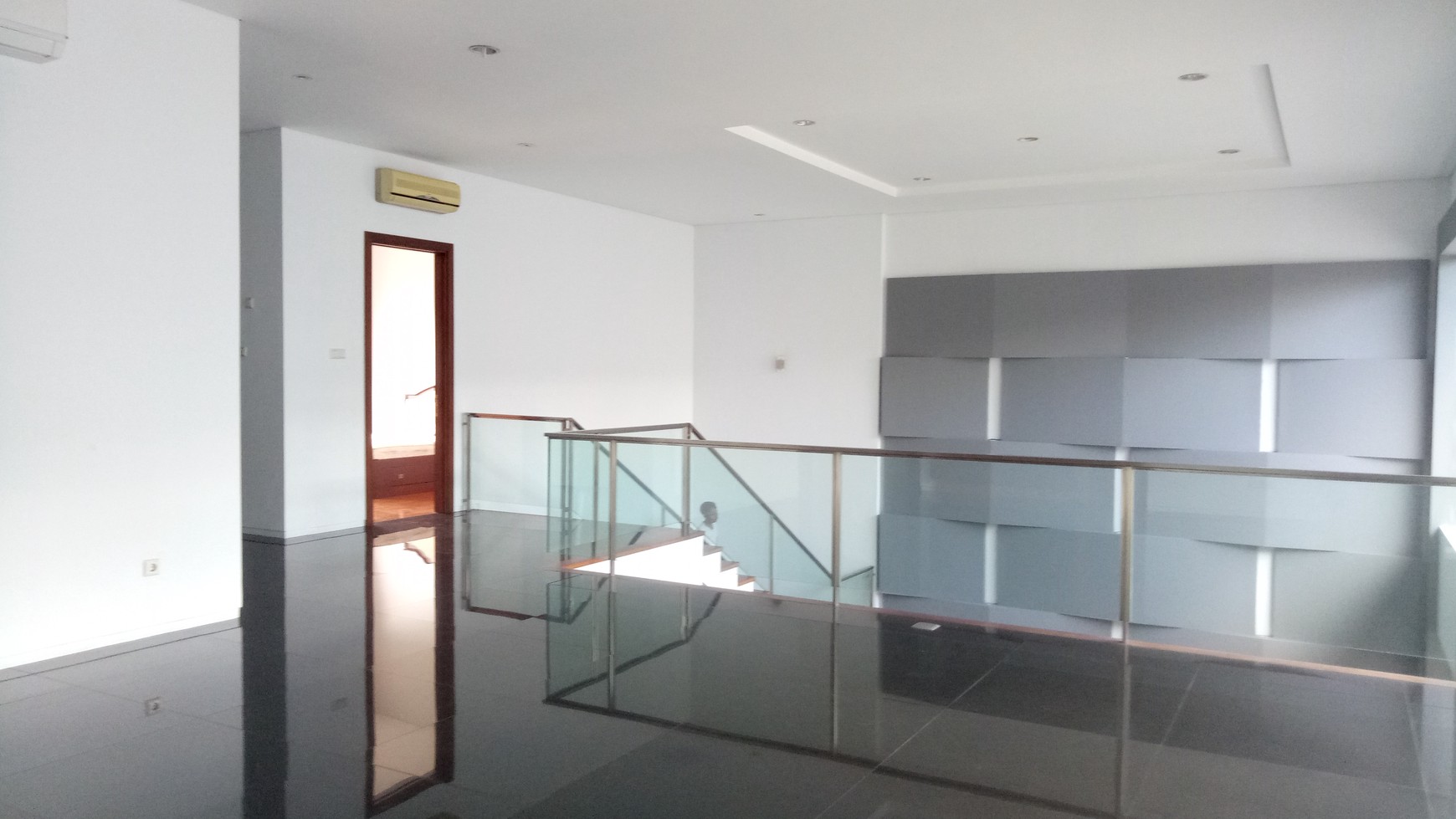 -Good, modern and quite house in area Pondok Indah "The price can be negotiable"--