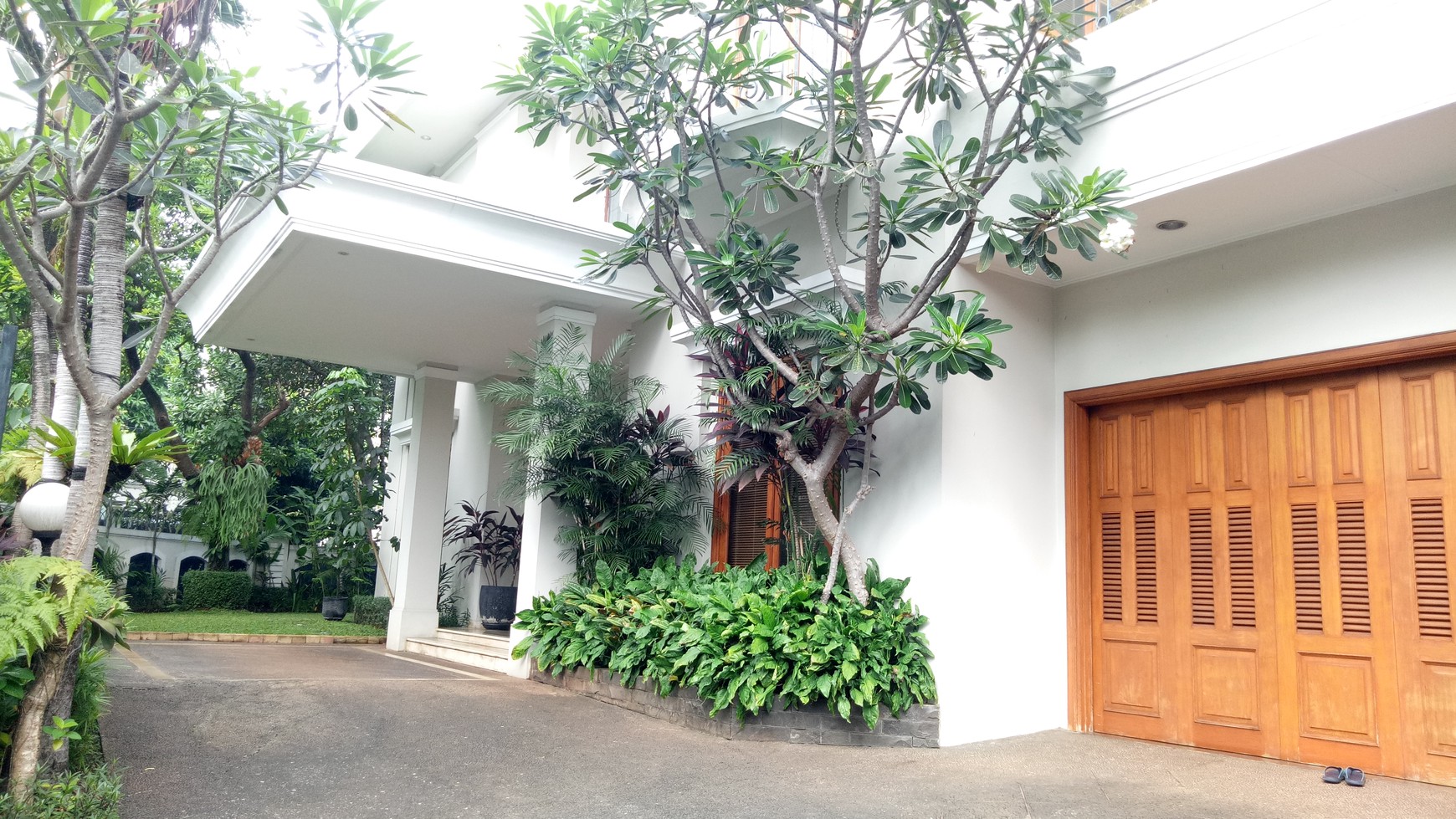 Luxury house in Pondok Indah area.