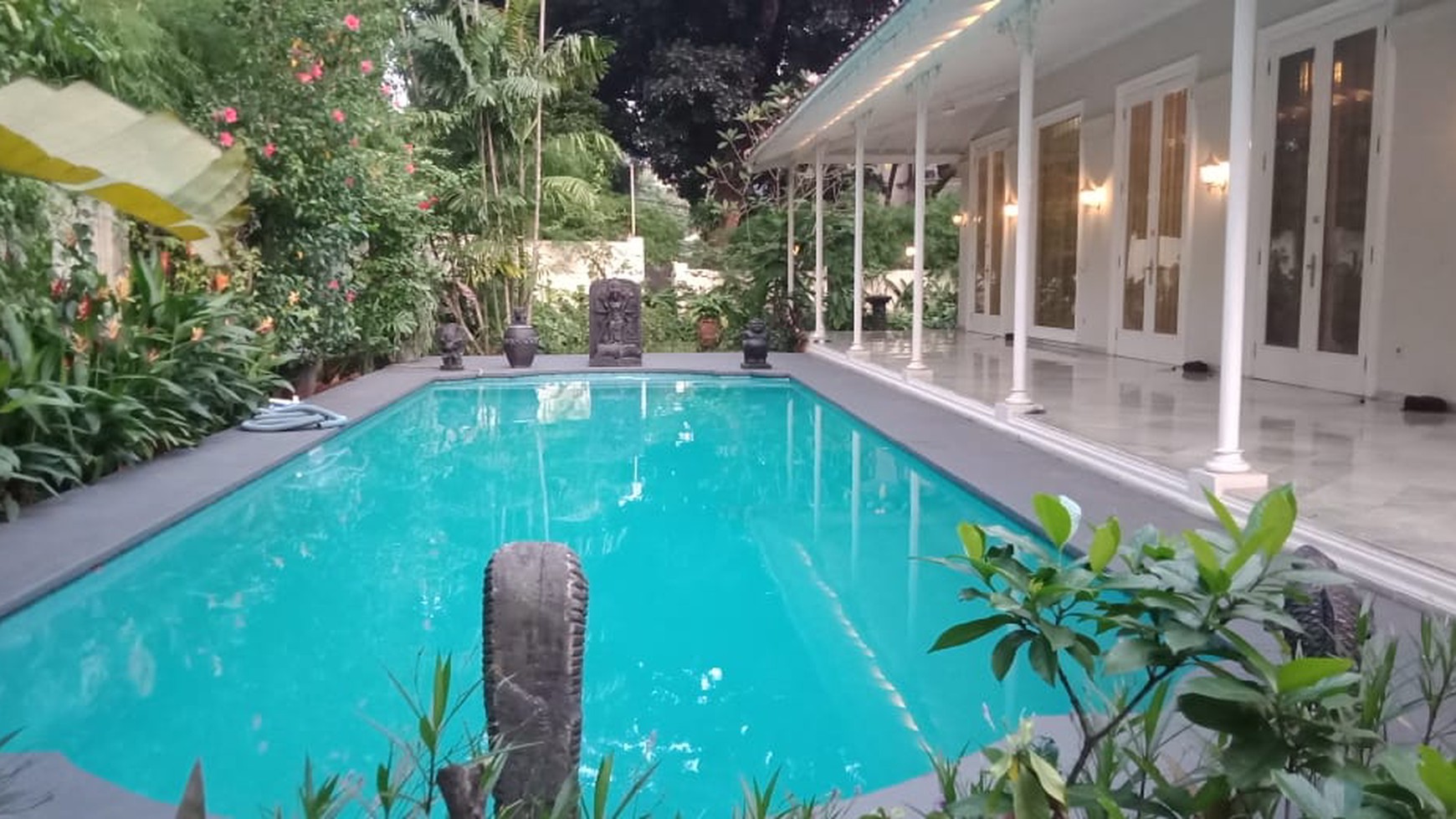 Luxury house in Brawijaya area