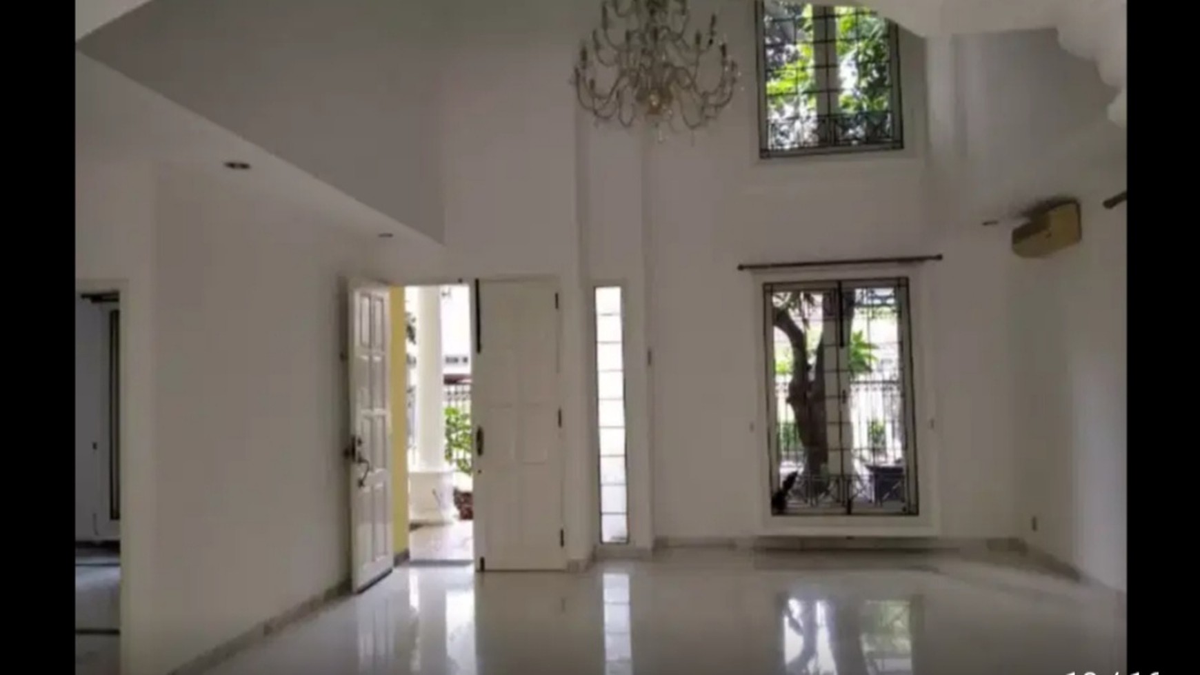 Luxury house in Senayan area ready for Rent