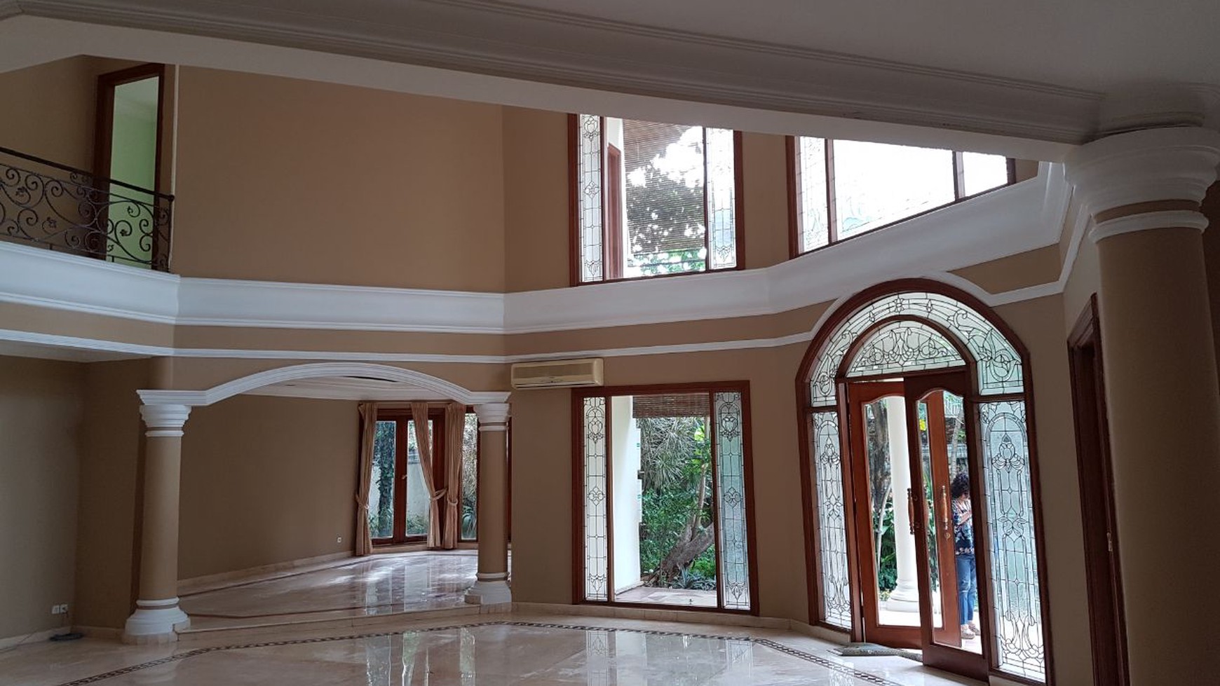 Big and Beautiful House For Rent In Kemang