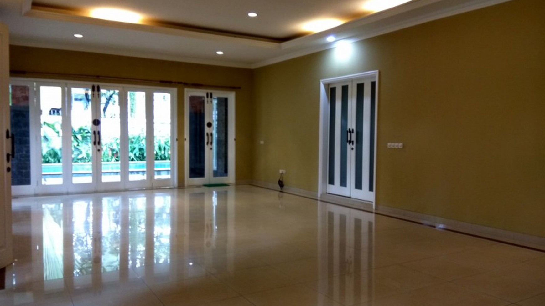 Comfortable and beautiful house In area kemang for expatriat and others "The price can be negotiable"