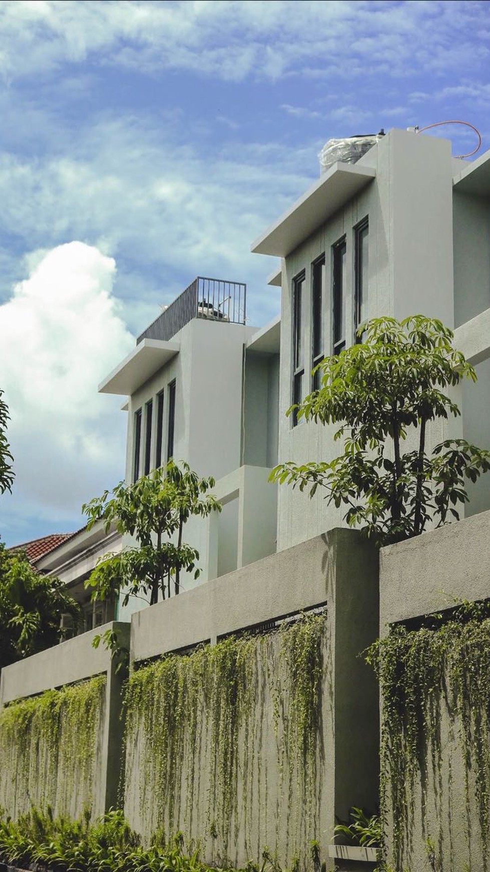 The new town house In Kemang area for expatriat and others "The price can be negotiable"