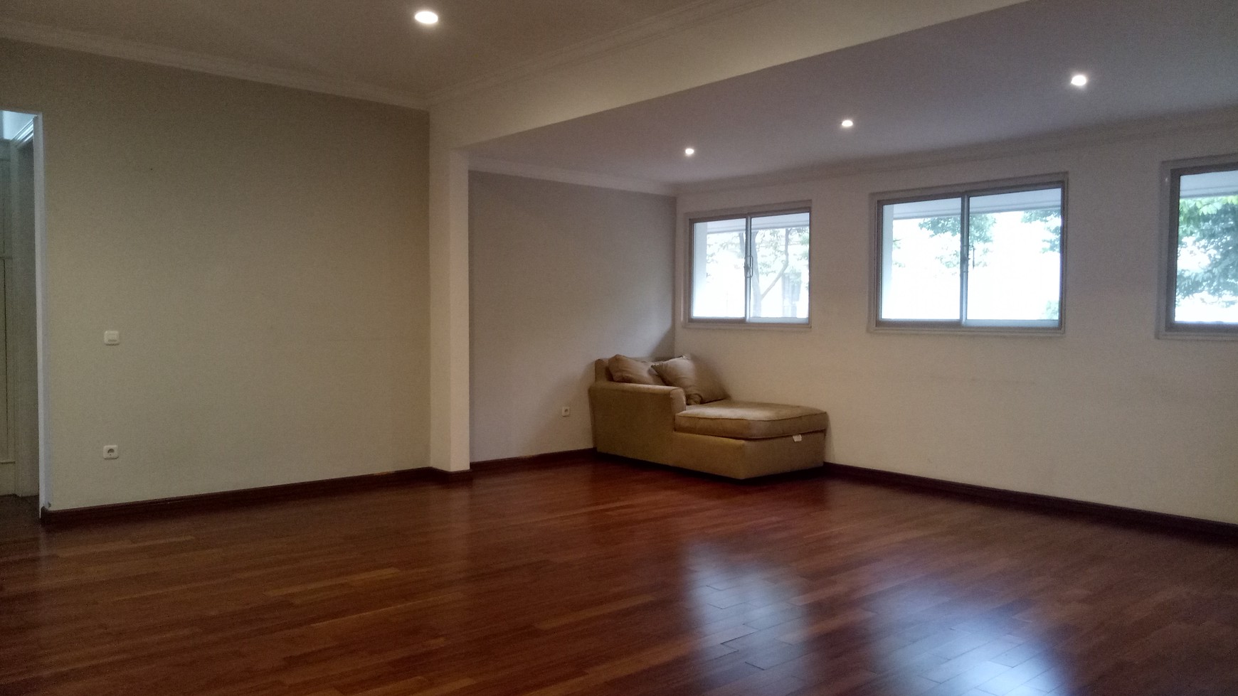 Modern and good view unit at SCBD area ready for rent