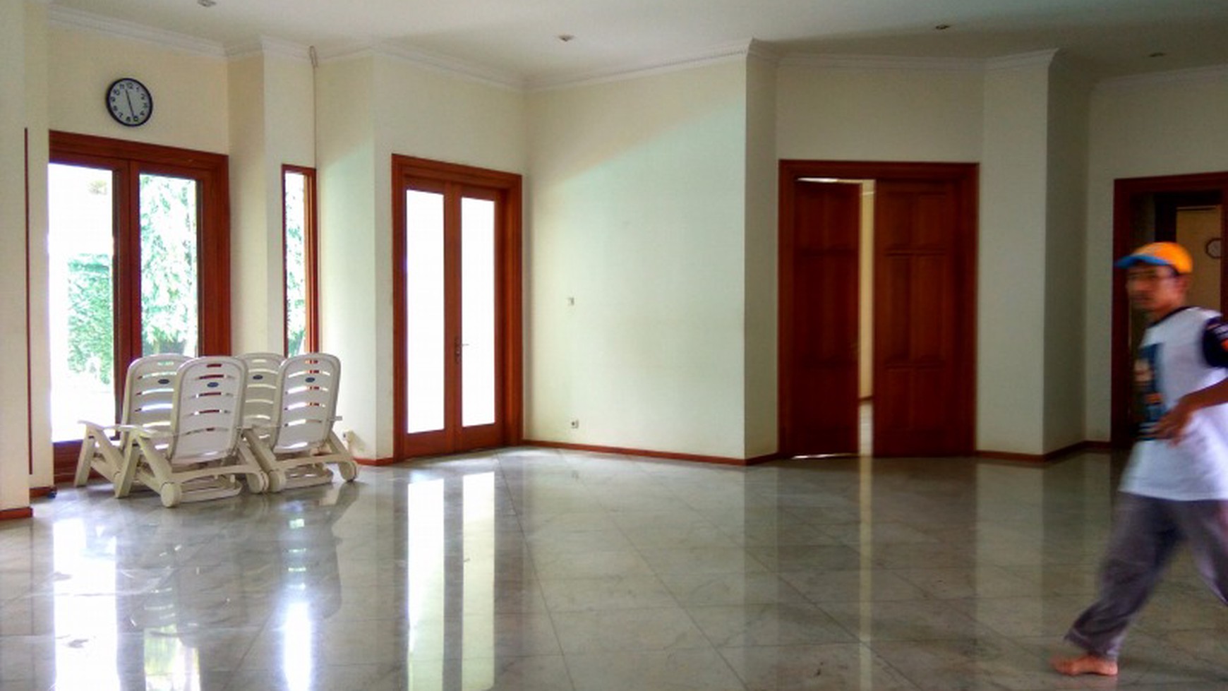 Bright & nice house In Kemang area for expatriat and others "The price can be negotiable"