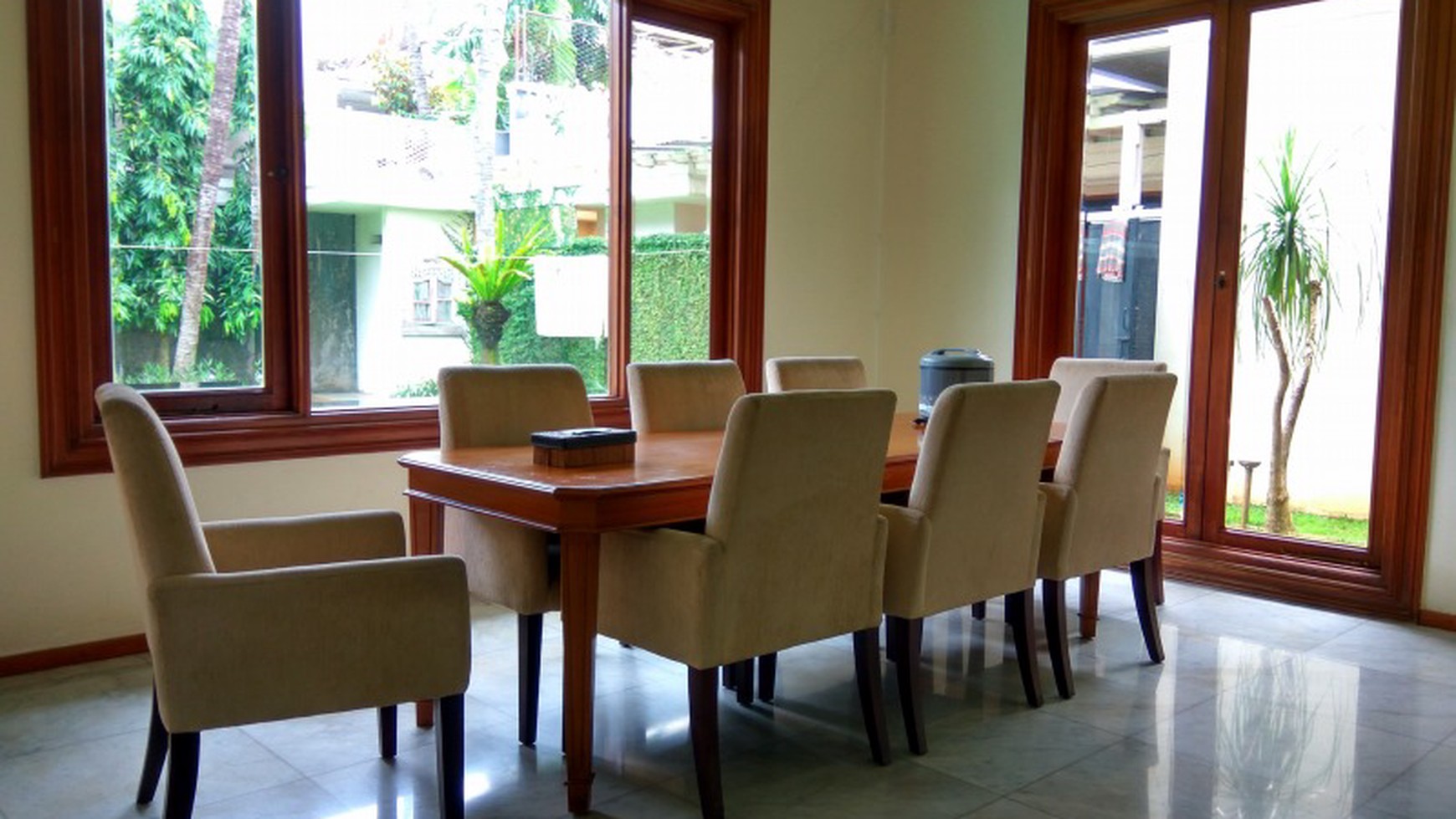 Bright & nice house In Kemang area for expatriat and others "The price can be negotiable"