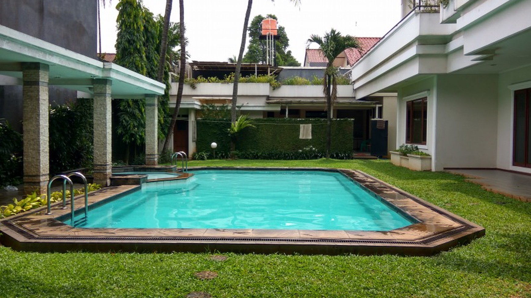 Bright & nice house In Kemang area for expatriat and others "The price can be negotiable"