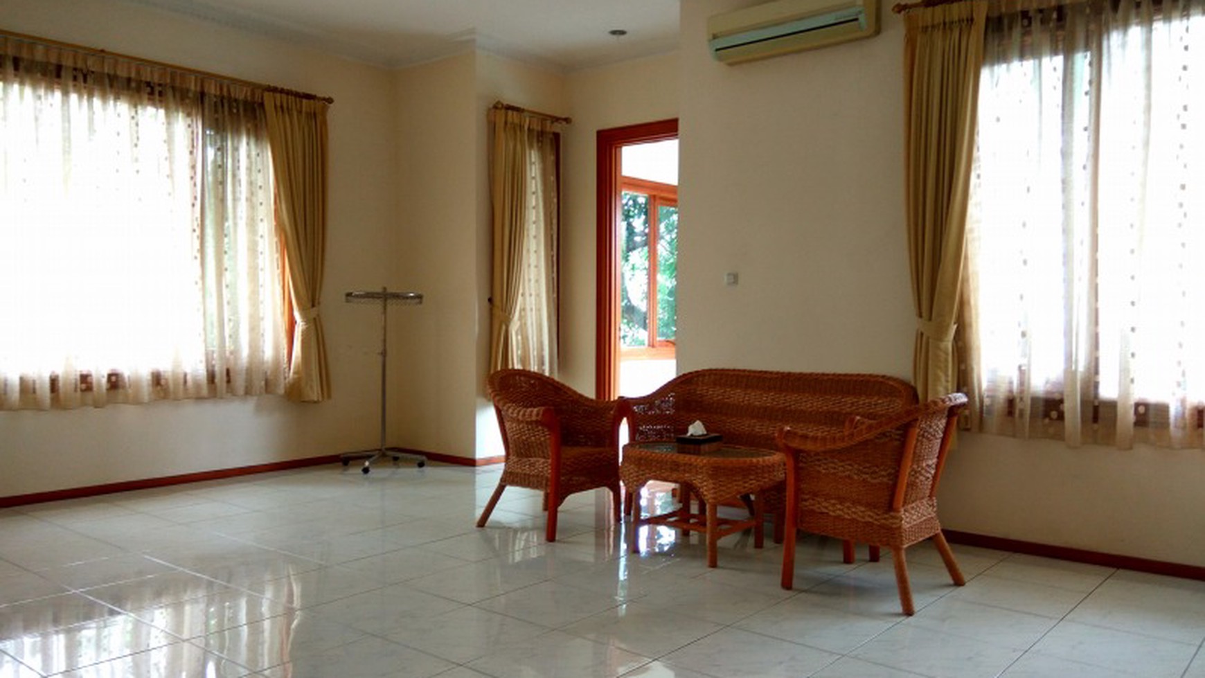 Bright & nice house In Kemang area for expatriat and others "The price can be negotiable"