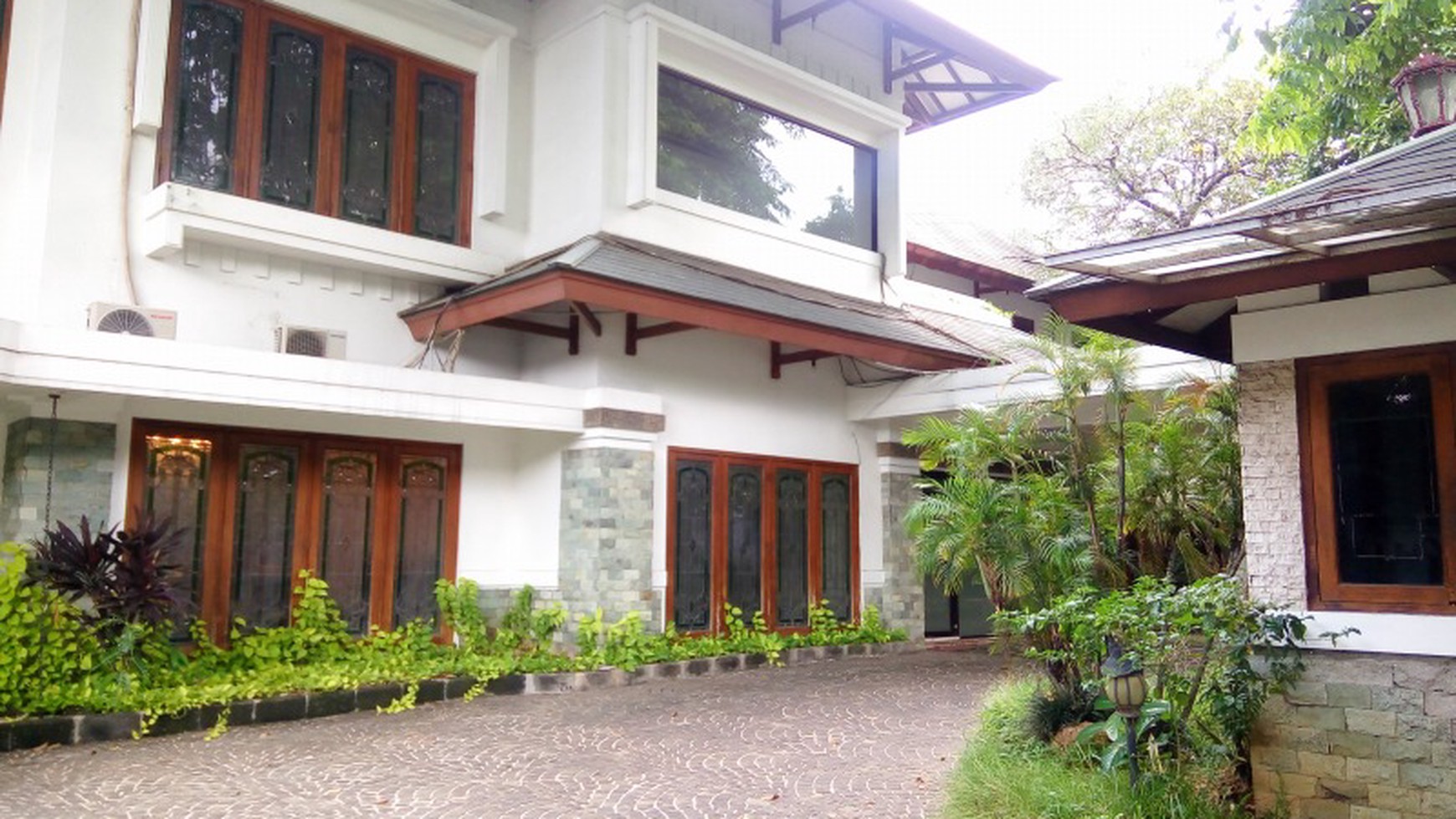 Comfortable and beautiful house in area Menteng for ambassador and others " The Price Can Be Negotiable "