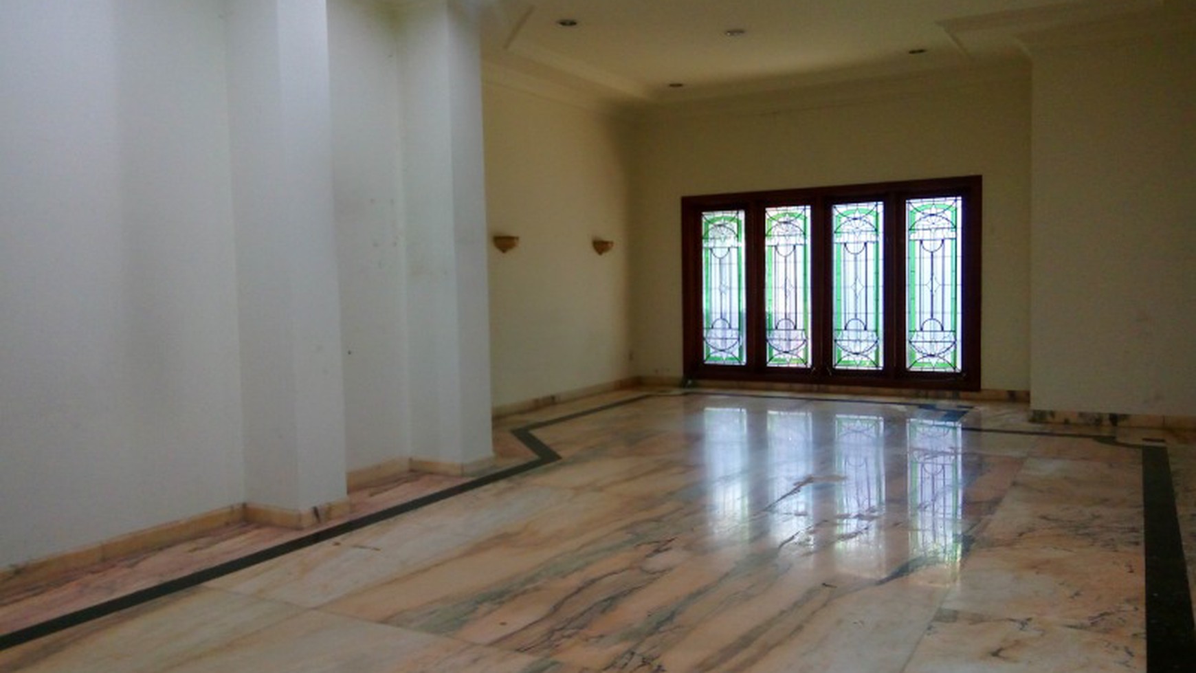 Comfortable and beautiful house in area Menteng for ambassador and others " The Price Can Be Negotiable "