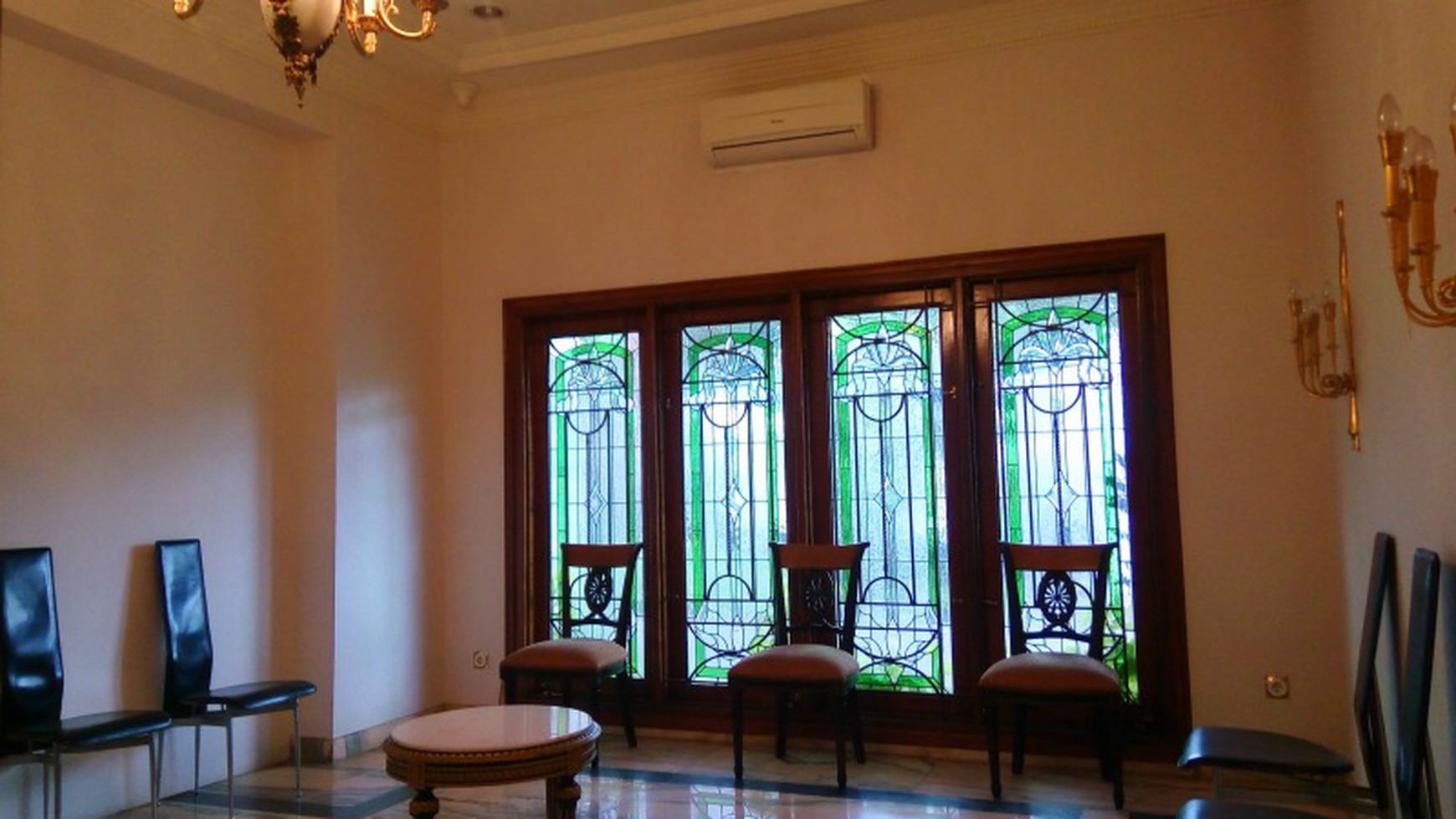 Comfortable and beautiful house in area Menteng for ambassador and others " The Price Can Be Negotiable "