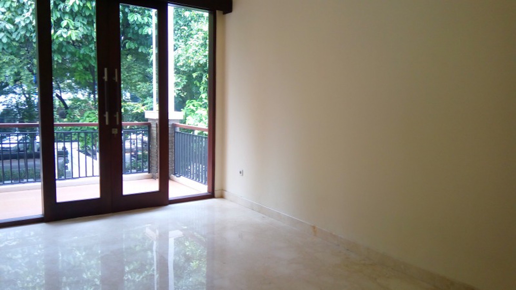 Good house in strategic location of Menteng Jakarta  "The price can be negotiable"