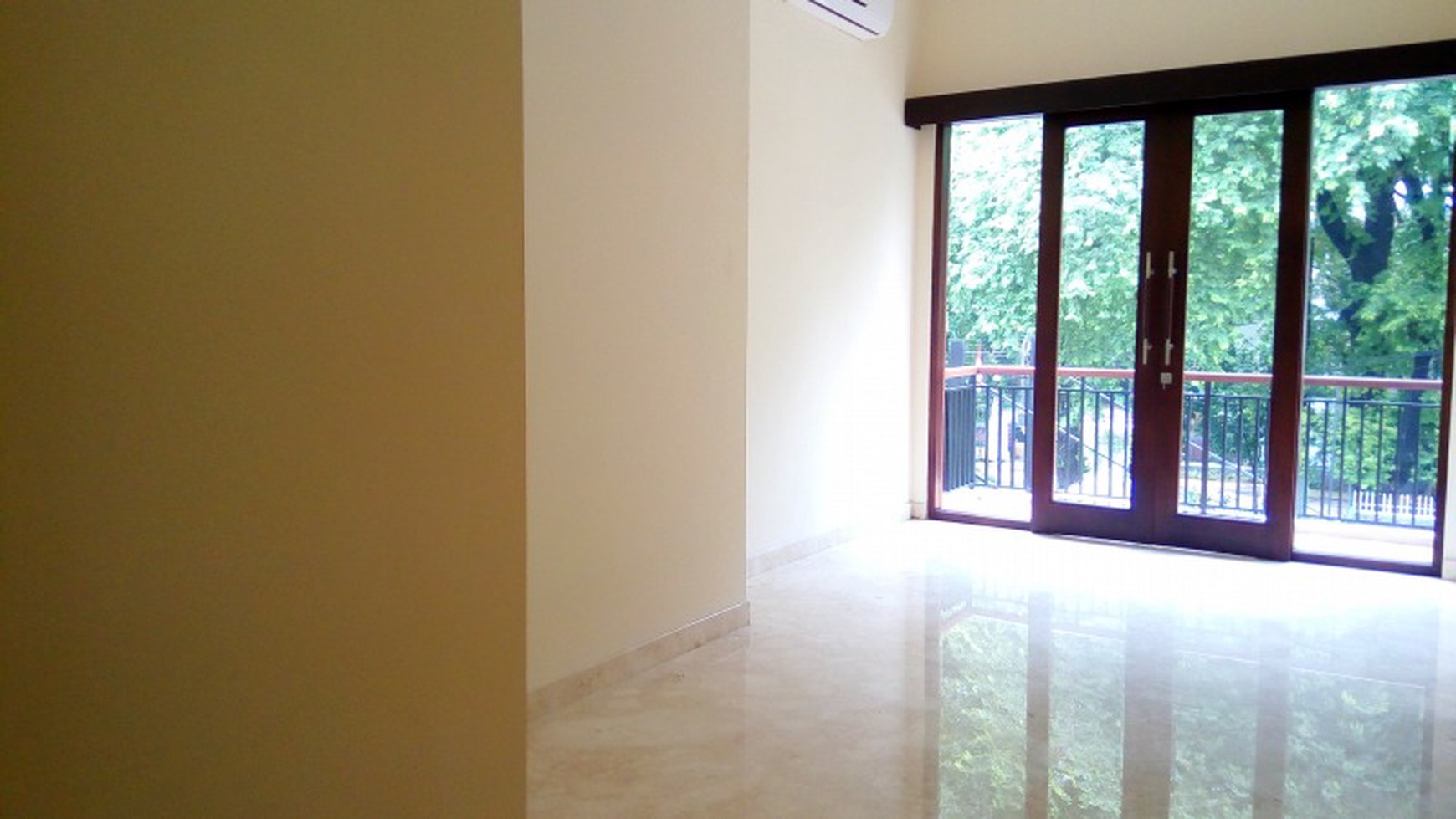 Good house in strategic location of Menteng Jakarta  "The price can be negotiable"