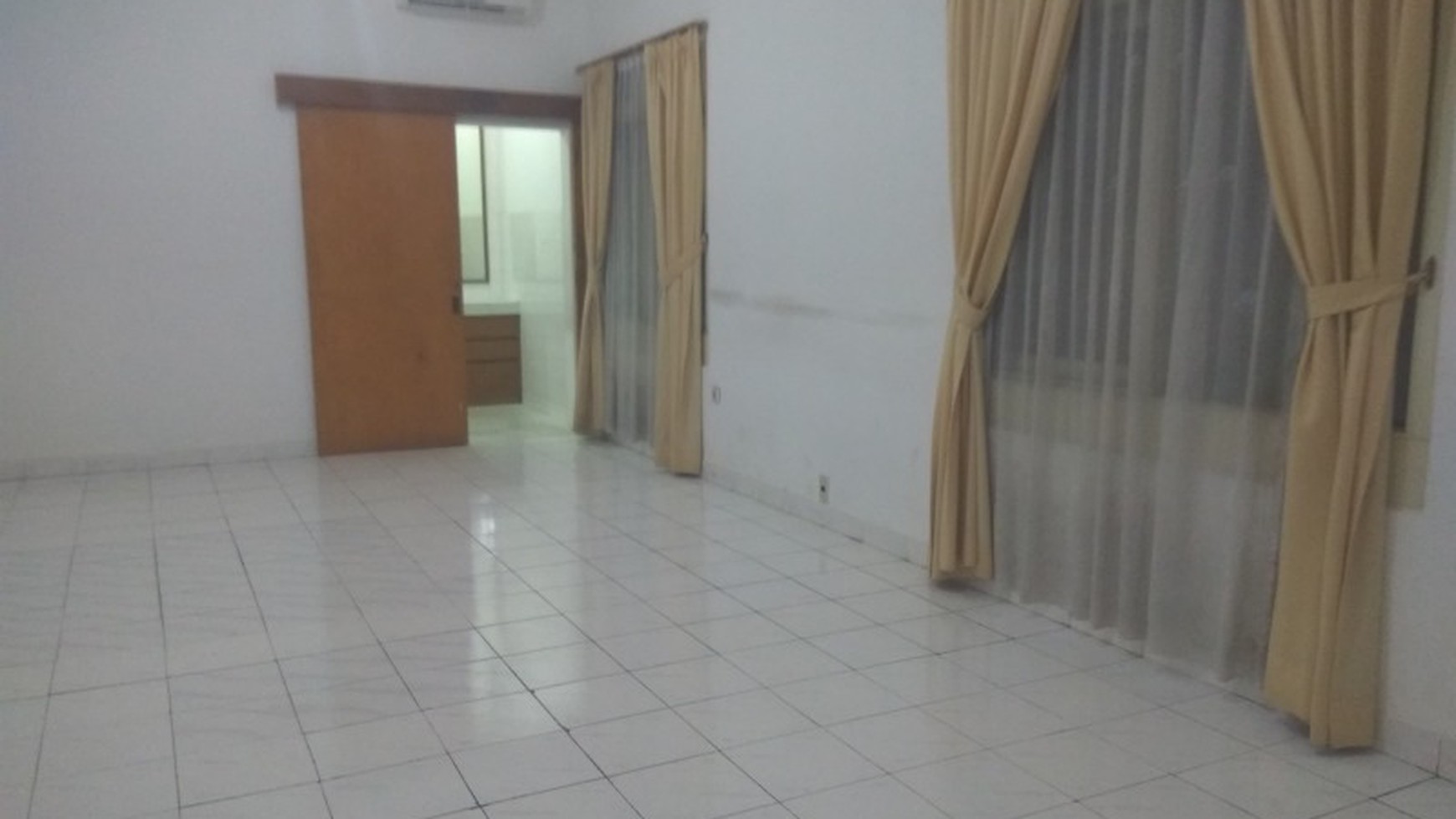 Good house in strategic location of central Jakarta  "The price can be negotiable"