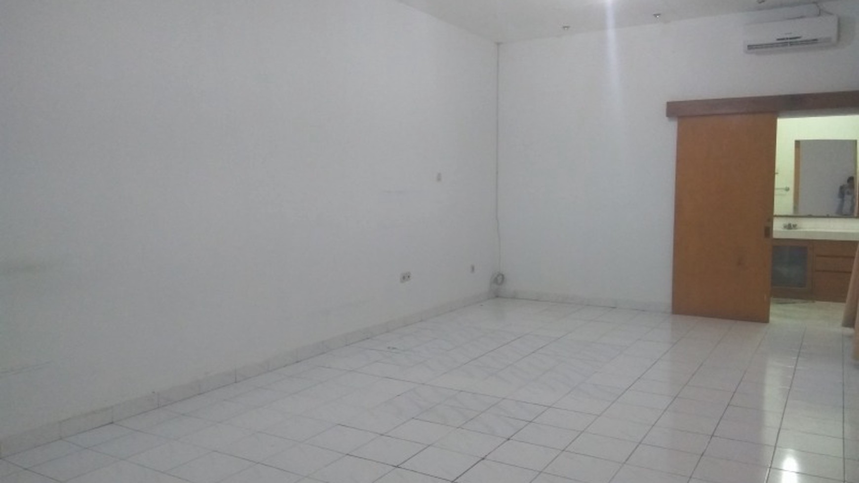 Good house in strategic location of central Jakarta  "The price can be negotiable"