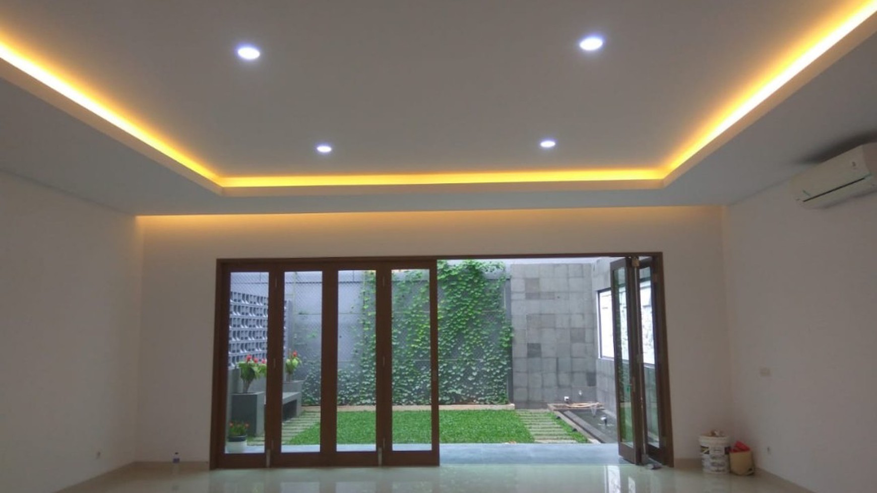 "Limited edition " Luxury house in menteng area for expatriat and other "the price can be negotiable"