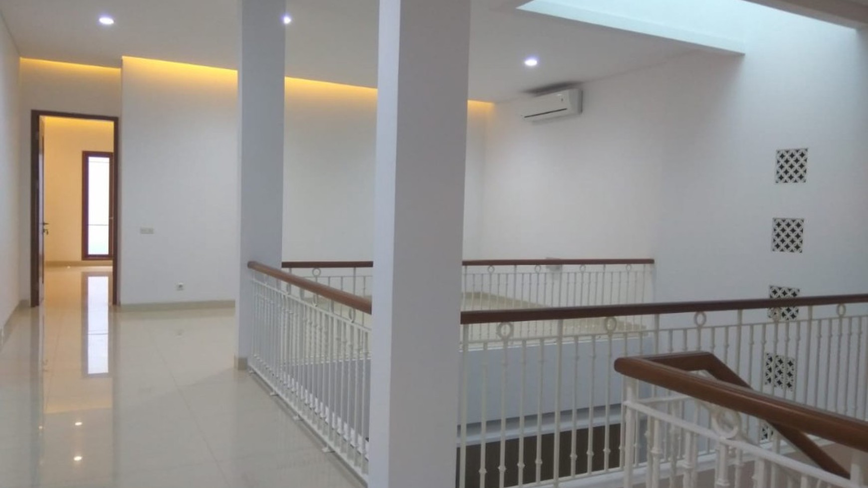 "Limited edition " Luxury house in menteng area for expatriat and other "the price can be negotiable"