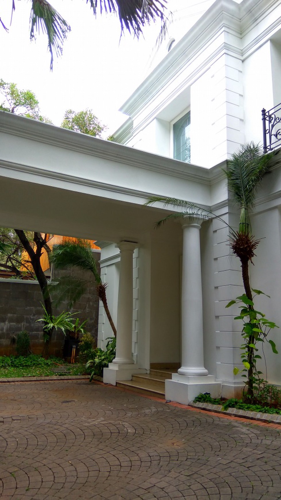 Comfortable and beautiful house In area Menteng for expatriat and others " limited edition "