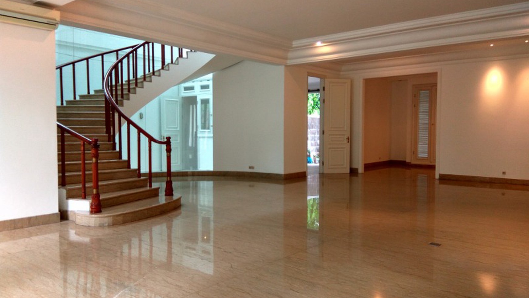 Comfortable and beautiful house In area Menteng for expatriat and others " limited edition "