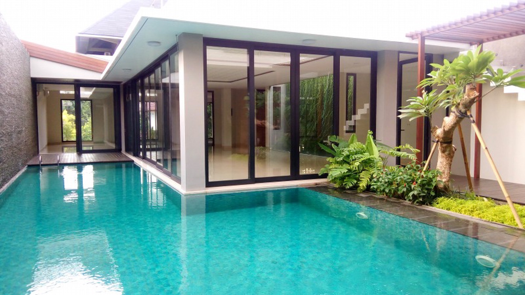 Comfortable and beautiful house In area Menteng for expatriat and others "The price can be negotiable"