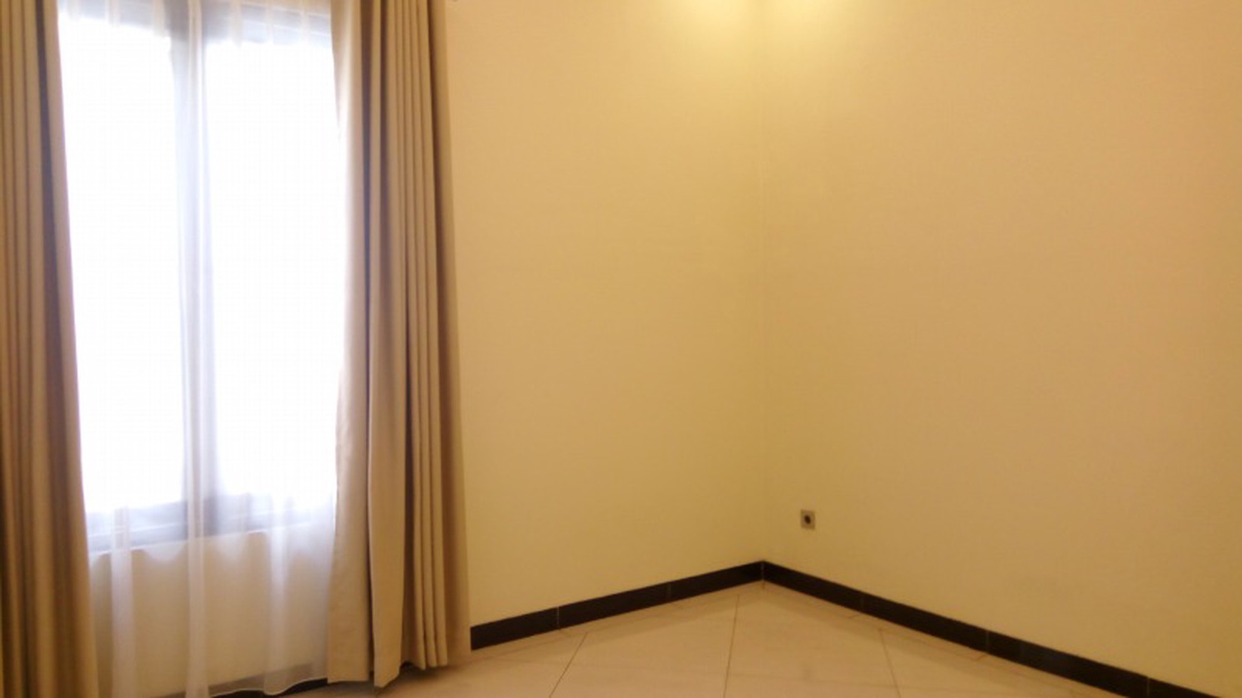 Good house in strategic location of Menteng Jakarta  "The price can be negotiable"