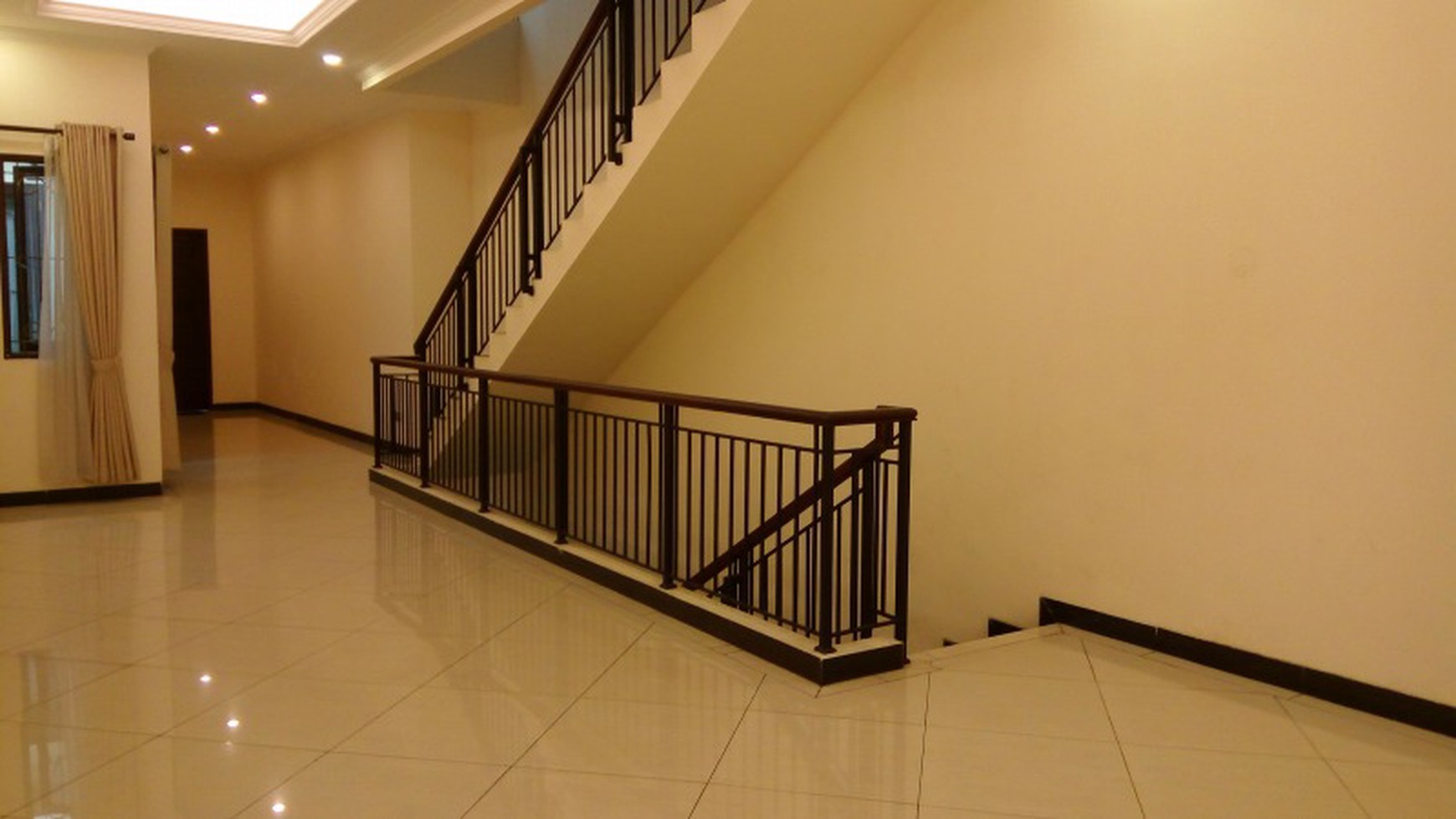 Good house in strategic location of Menteng Jakarta  "The price can be negotiable"