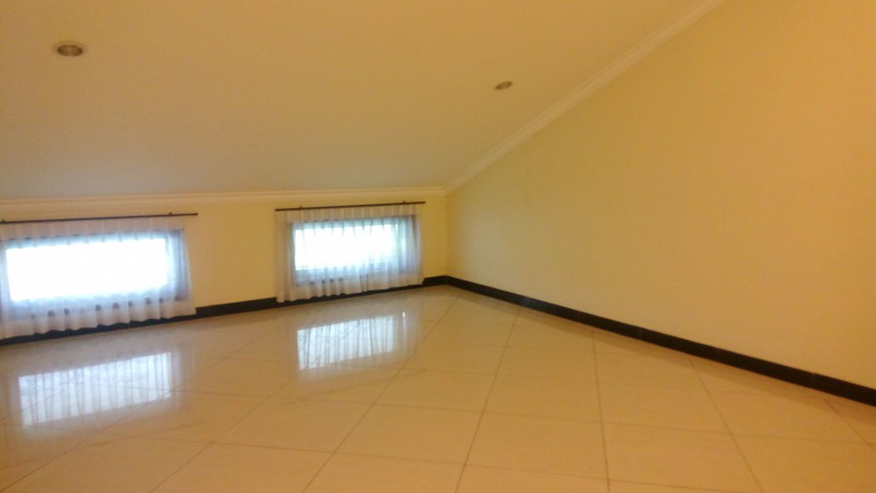 Good house in strategic location of Menteng Jakarta  "The price can be negotiable"