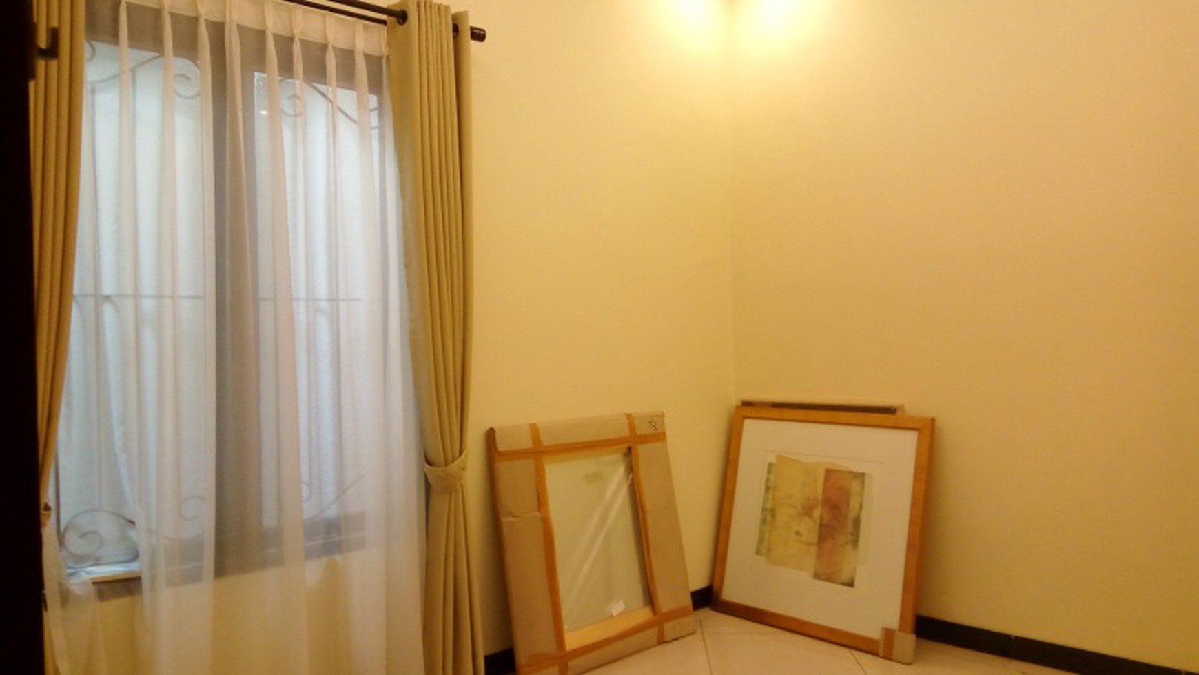 Good house in strategic location of Menteng Jakarta  "The price can be negotiable"