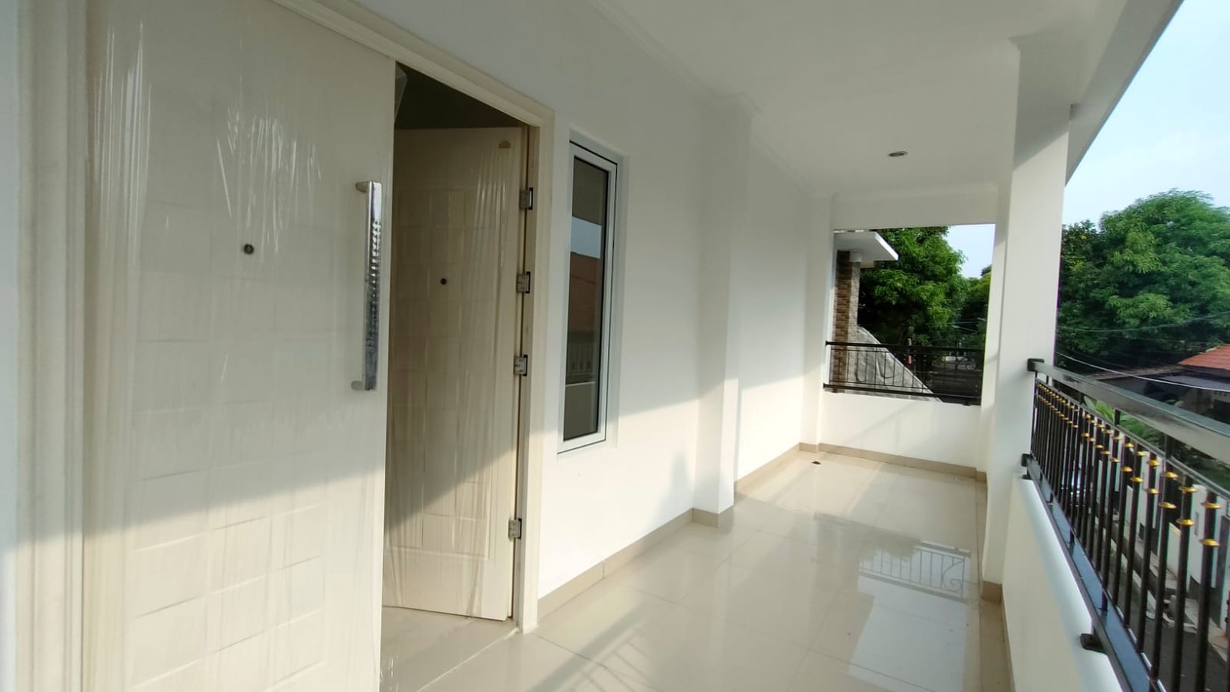 FOR SALE
Rumah 2 Lantai, Brand Baru, Sertifikat Hak Milik, IMB Dan PBB
Di Jalan H. Nawi Raya, Kebayoran Baru
Jakarta Selatan
(Komplek Perumahan Griya Mandiri)