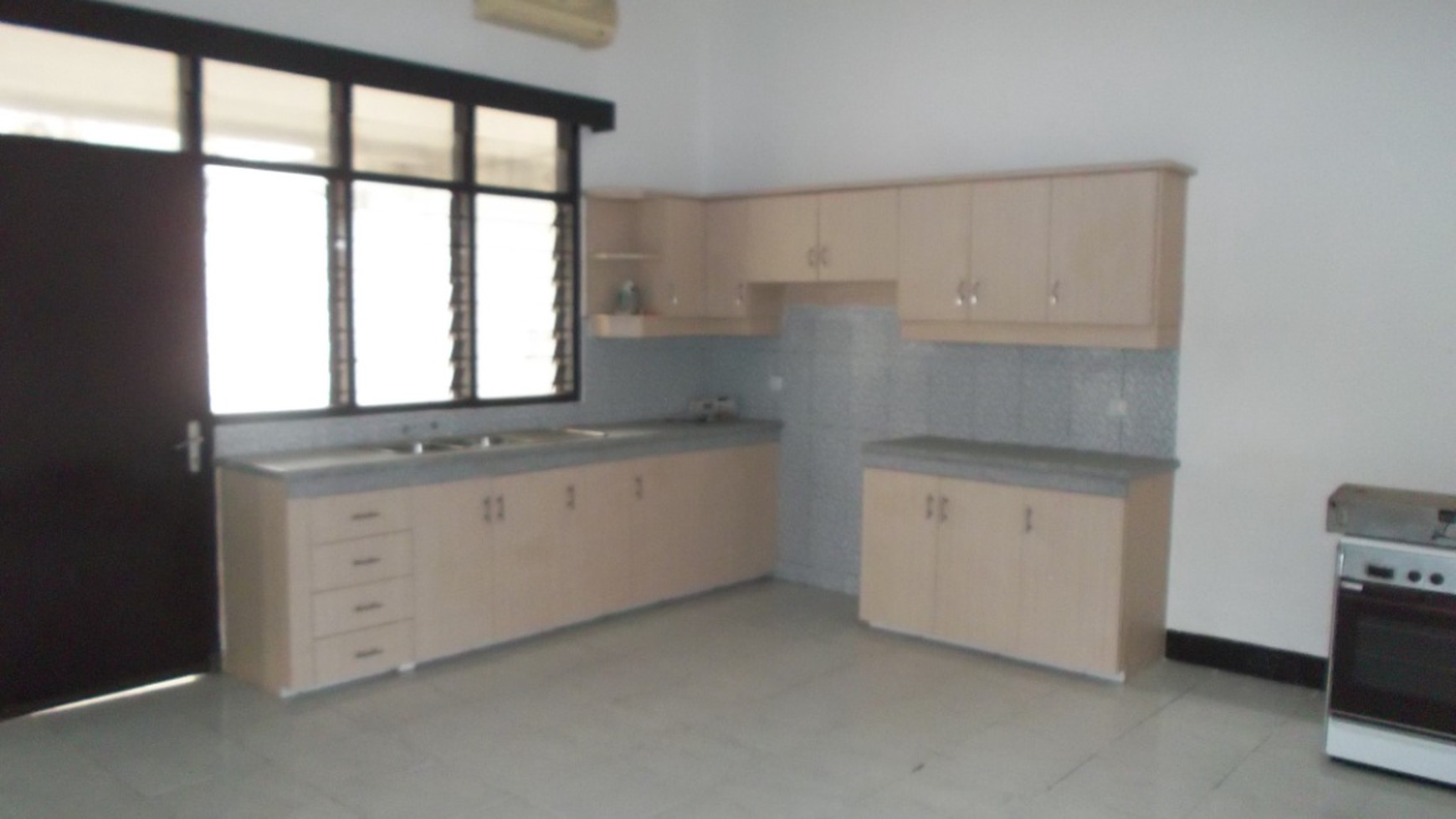 Beautiful house in the prime area of Kemang ready for rent