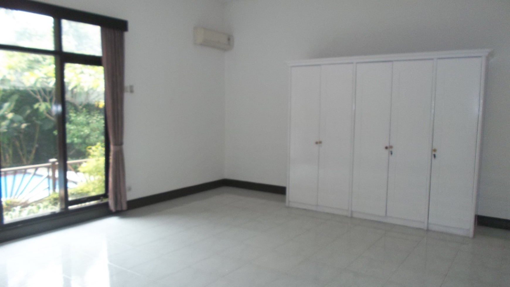 Beautiful house in the prime area of Kemang ready for rent