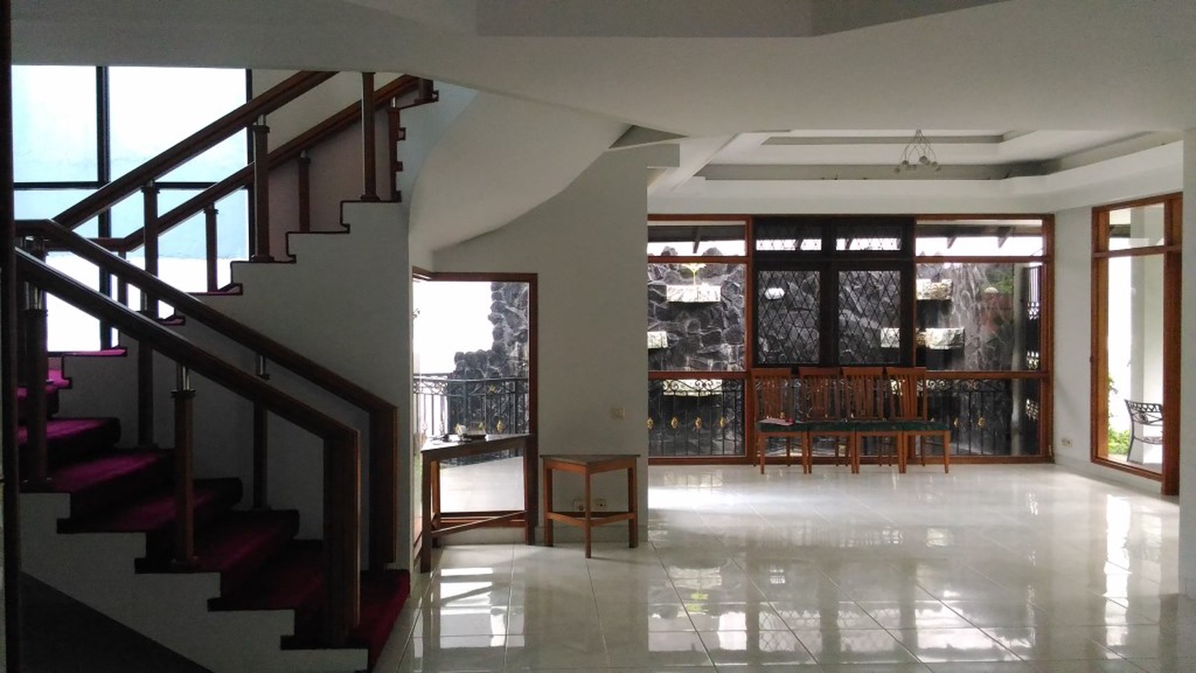 Big and beautiful house at Cipete, South Jakarta, perfect for your family, is ready to rent