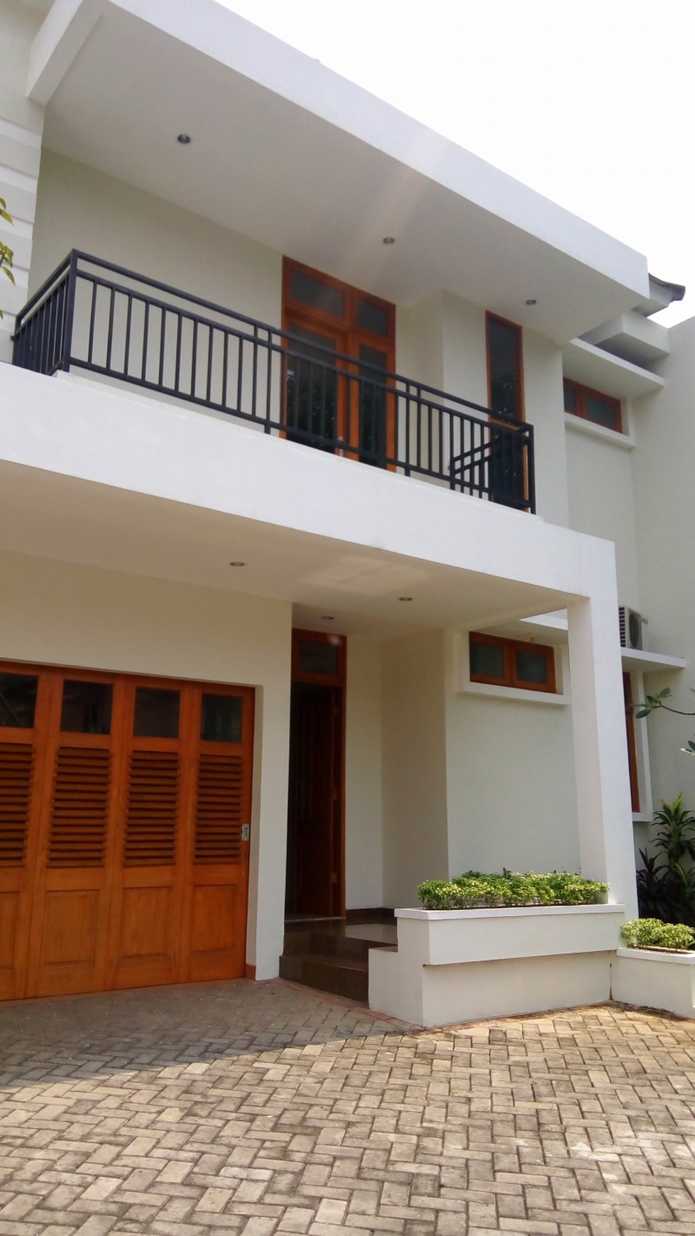 Good house in strategic location of south Jakarta  "The price can be negotiable"