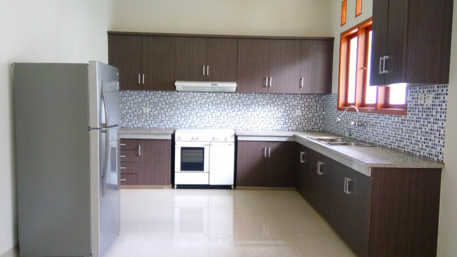 Good house in strategic location of south Jakarta  "The price can be negotiable"