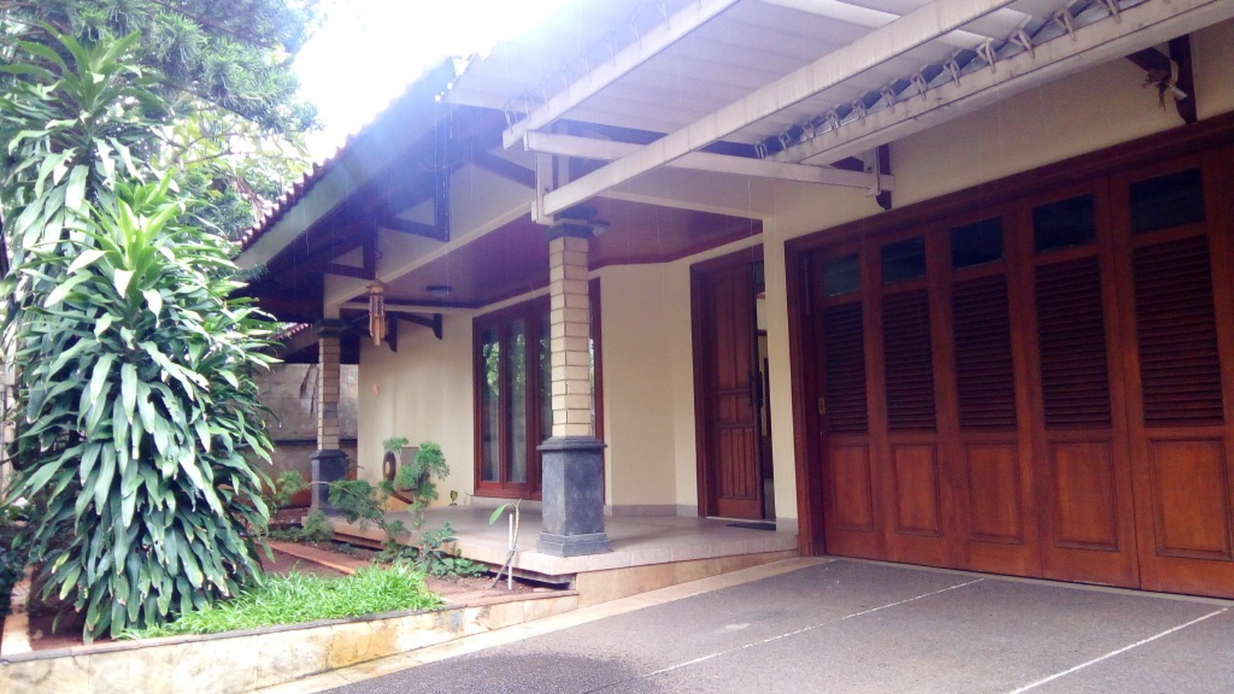 Comfortable and hommie house in area kemang for expatriat and others " The Price Can Be Negotiable "