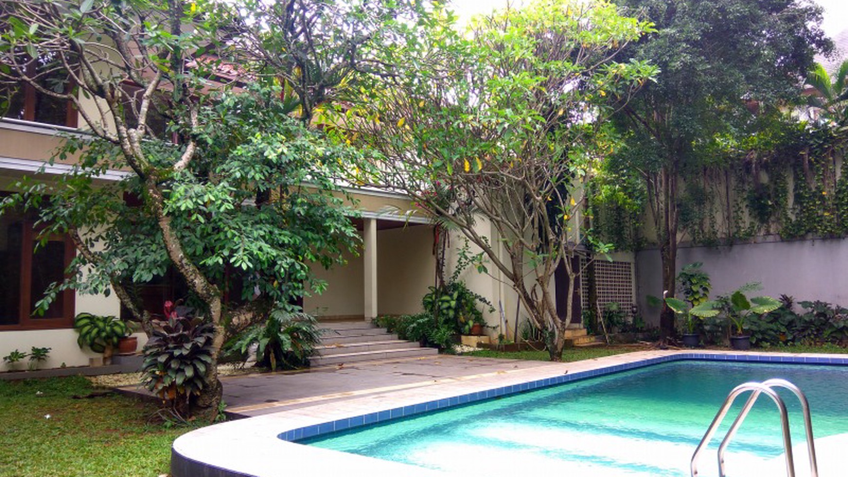 Nice house in kemang area for expatriat and others "the price can be negotiable"